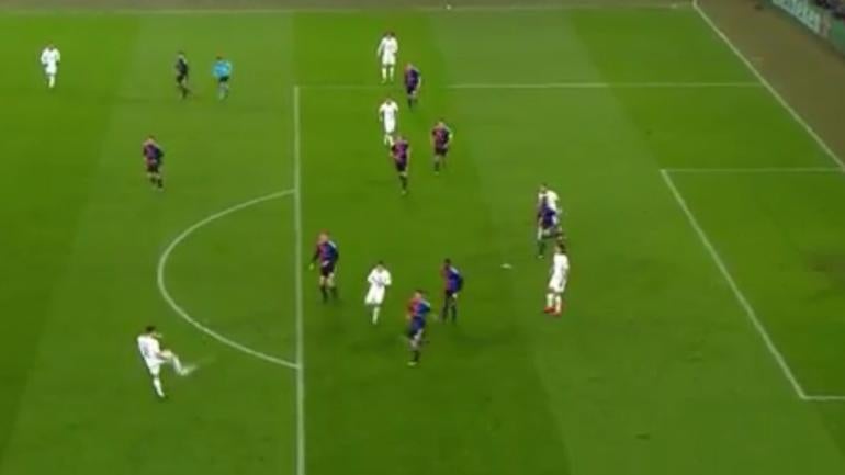 PSG scores possible goal of Champions League season on amazing volley