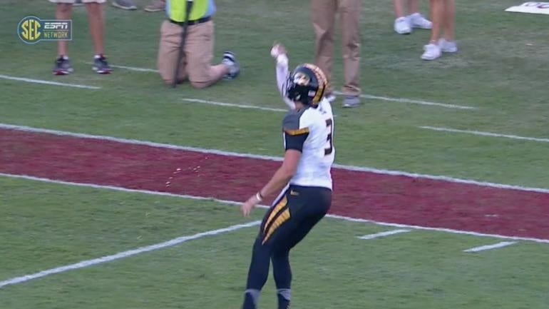 Missouri QB Drew Lock hydrates with water bottle thrown at him by fans