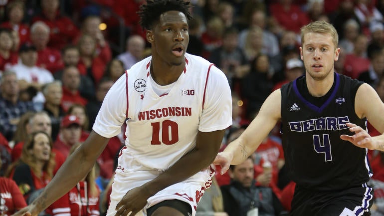 Wisconsin's Nigel Hayes, Jordan Hill protest during national anthem