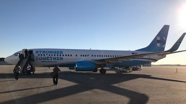 LOOK: Dayton, Marquette basketball teams use Hillary Clinton's campaign plane