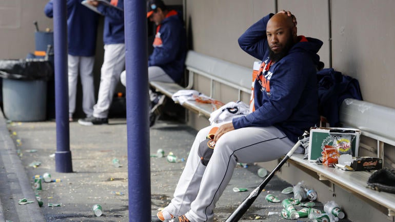 Astros remove Jon Singleton from 40-man roster three years after unprecedented deal