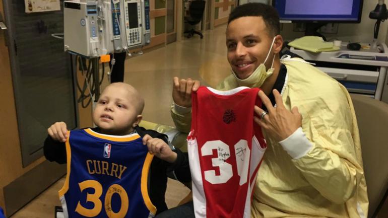 Stephen Curry trades autographed jerseys with young leukemia patient