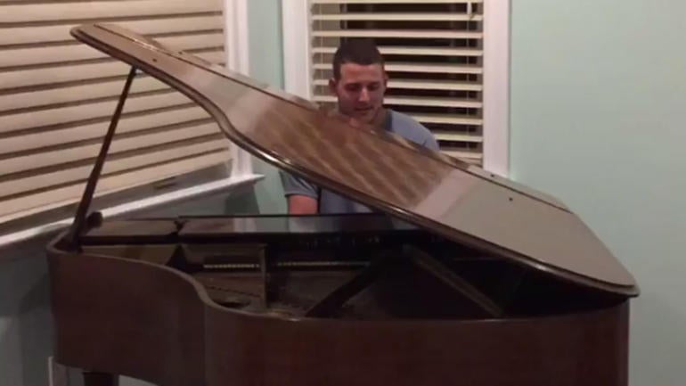 Signs of the MLB offseason: Jays' Stroman and Cubs' Rizzo making music