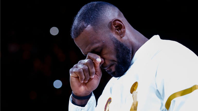 After storybook season, Cavs' LeBron James named SI Sportsman of the Year