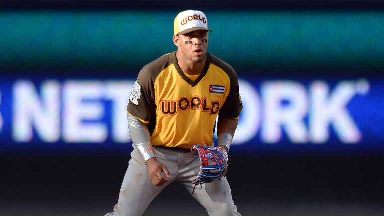 White Sox release Brett Lawrie, clearing the path for prospect Yoan Moncada