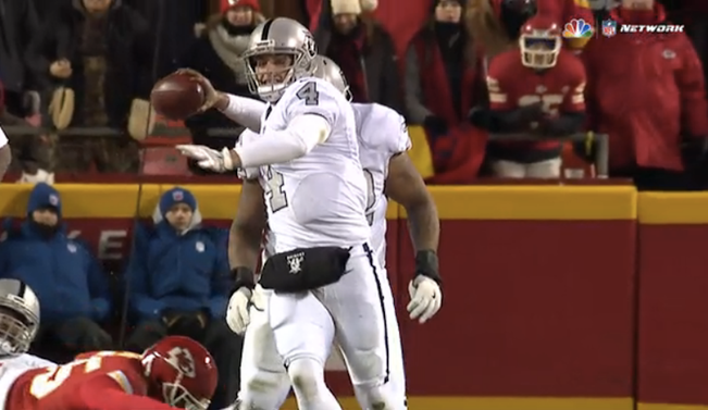 derek-carr-pinkie-cooper-bad-pass.png
