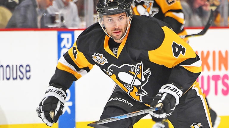 LOOK: Penguins' Justin Schultz brings Stanley Cup for a Starbucks drink in Canada
