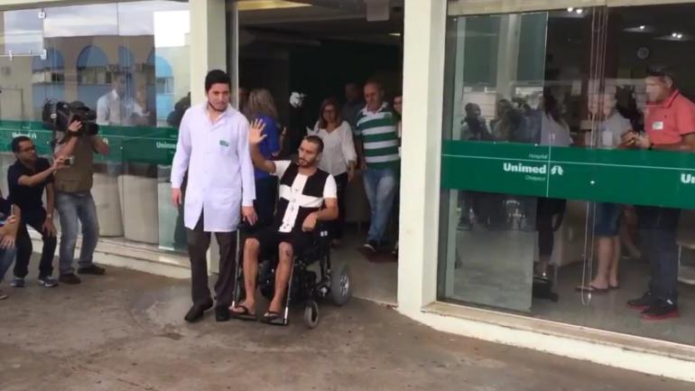 WATCH: Survivor of Chapecoense plane crash leaves hospital to head home to Brazil