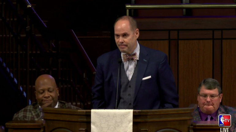 Ernie Johnson delivers powerful, heartfelt poem at memorial service for Craig Sager