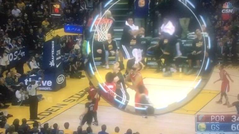 WATCH: Warriors bench hilariously calls out Klay Thompson for traveling mid-game
