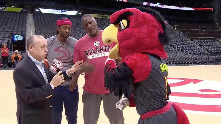 WATCH: Dominique Wilkins and 2 Chainz have a 3-point shootout in Atlanta