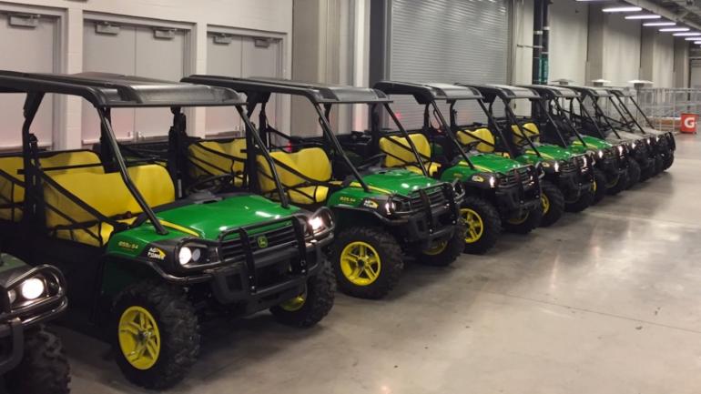 LOOK: Ezekiel Elliott buys the Cowboys' offensive line the perfect Christmas gift