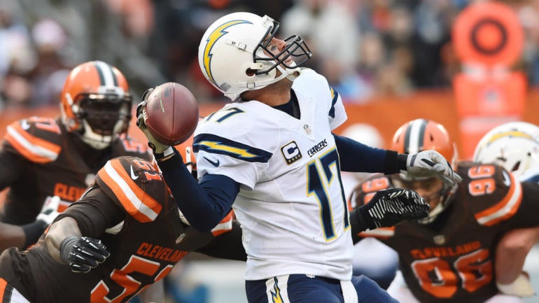 NFL Insider notes: Chargers, Vikings need fixing; two Dolphins deserve awards
