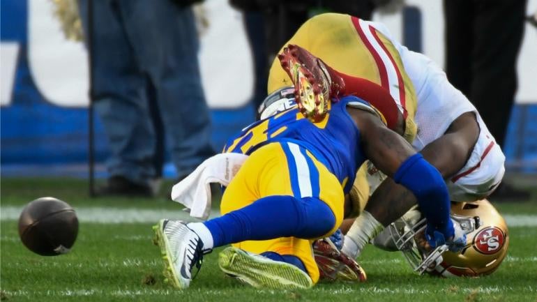 49ers' Carlos Hyde reportedly tears his MCL, will miss season finale