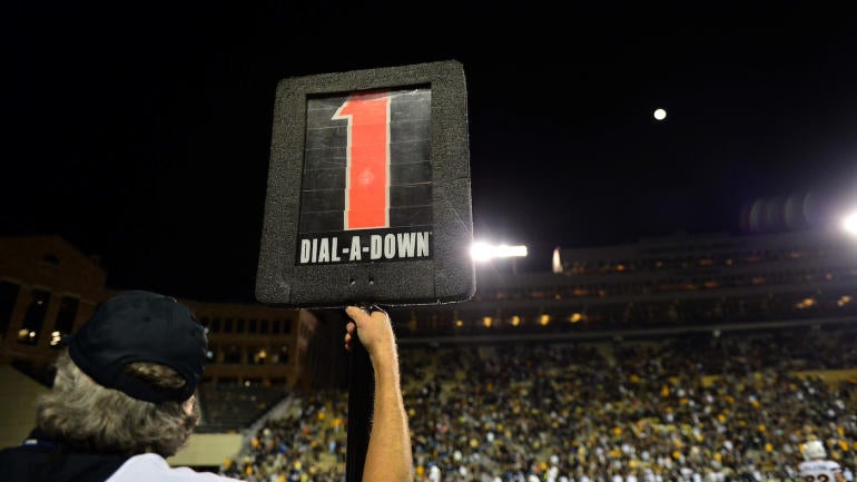 Friday Five: New Year's resolutions for college football to make in 2017