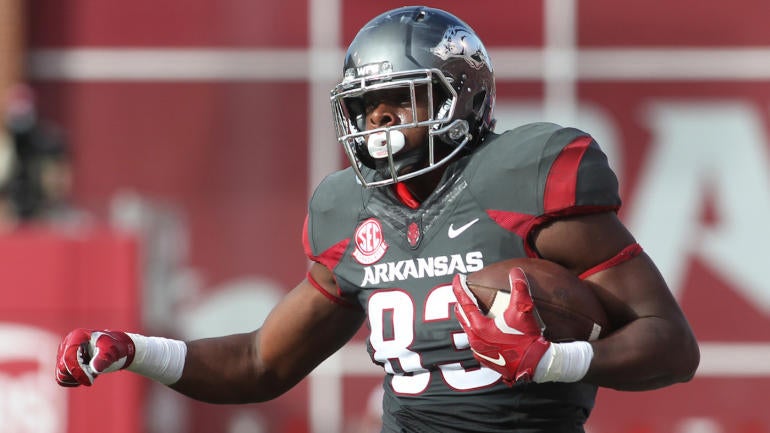 Report: Arkansas suspends TE for allegedly shoplifting at Belk before Belk Bowl