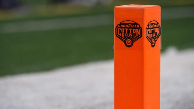 College bowl director pay rises as Fournette, McCaffrey skip bowl games