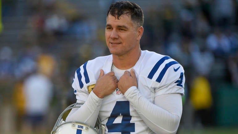 Colts' Adam Vinatieri misses a 48-yard field goal, costs himself $500K