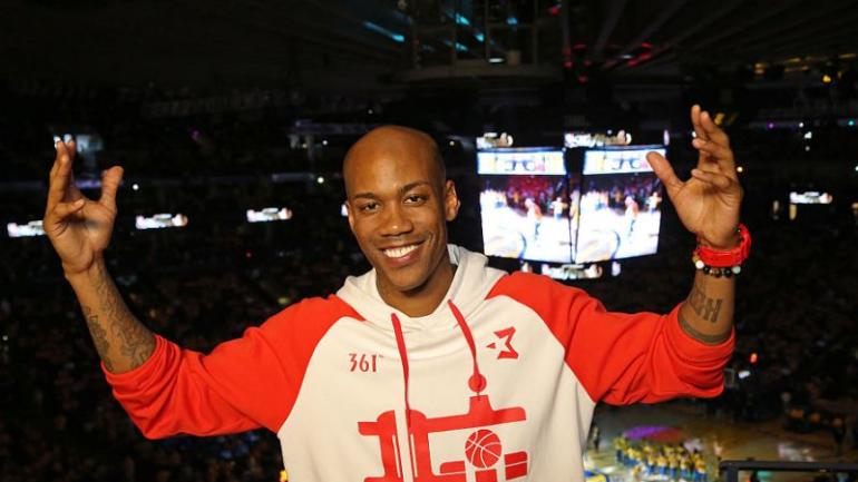 Start your New Year's Day off by watching Stephon Marbury sing in Mandarin