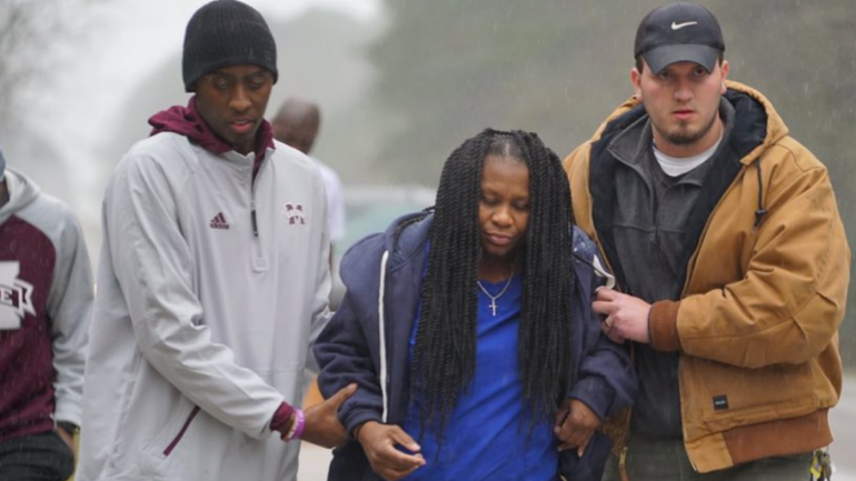Mississippi State basketball team comes to aid of woman who flipped her car