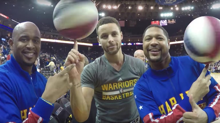 WATCH: Stephen Curry gets an assist from the Harlem Globetrotters