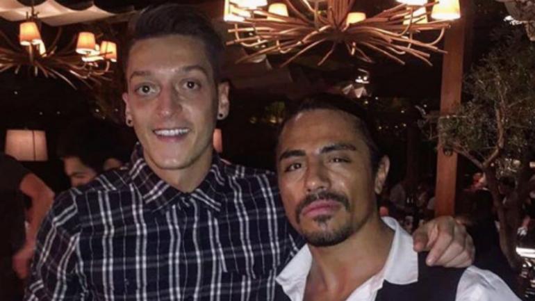 Viral Turkish chef of 'Salt Bae' meme fame has a bunch of famous soccer friends