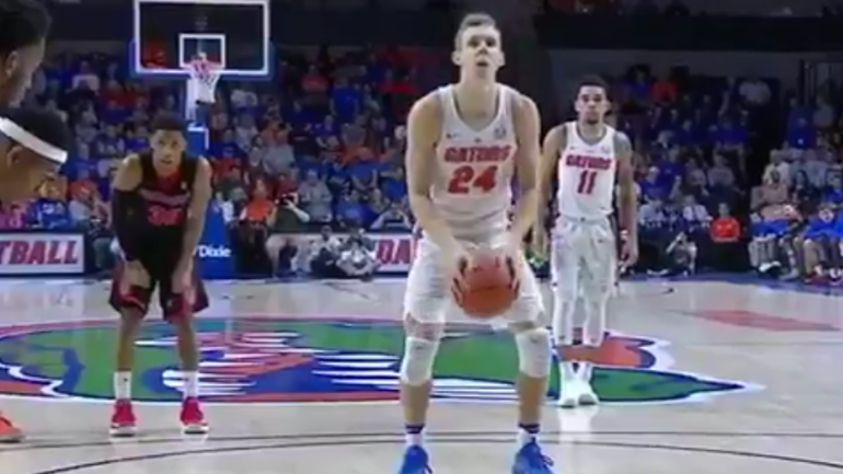 WATCH: Rick Barry's son hit all 8 of his underhanded free throws in Florida win