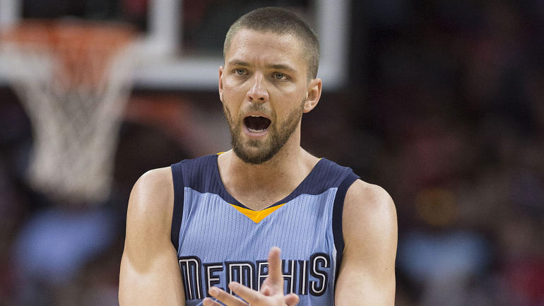 A struggling Chandler Parsons resorts to desperate measures to help his shot