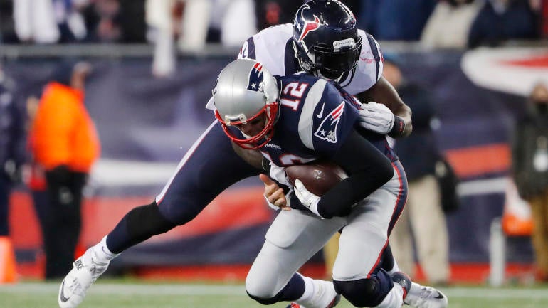 LOOK: Ray Lewis calls out Tom Brady for wanting a flag after taking a hit