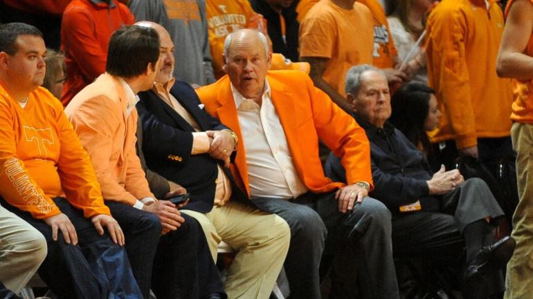 Reports: Tennessee considering bringing back ex-coach Phillip Fulmer as next AD