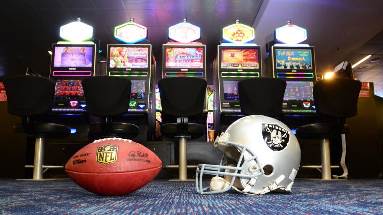 LOOK: Derek Carr and the rest of Twitter react to the Raiders' move to Las Vegas