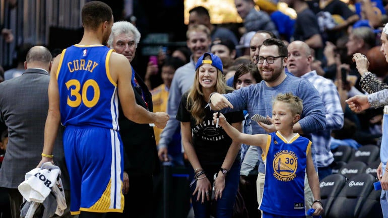 Warriors, Stephen Curry still selling more jerseys than Cavs, LeBron James