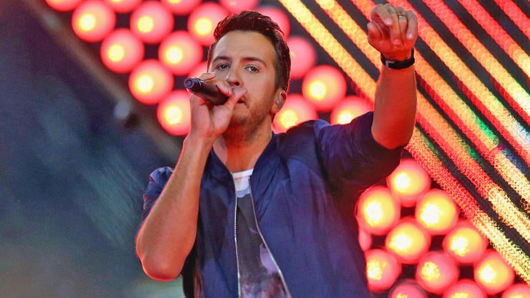 Super Bowl 2017 national anthem prop bet: Will Luke Bryan go long or cut it short?