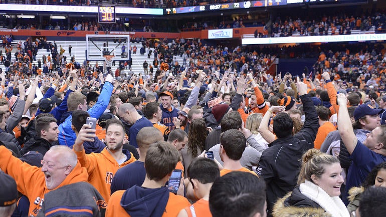 WATCH: Syracuse fans storm court after upset win over No. 6 Florida State