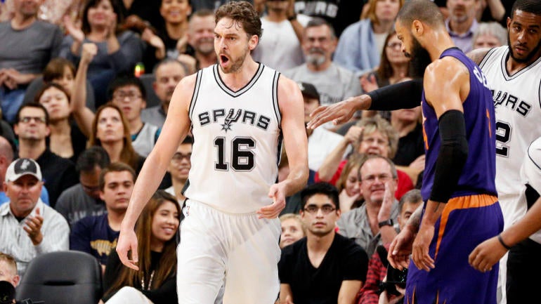 Pau Gasol intends to fulfill his player option next season with Spurs