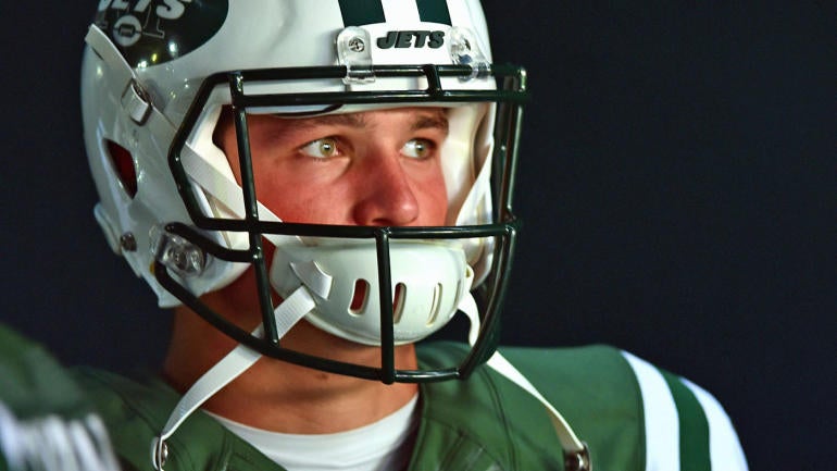 Josh McCown appears to be out front so far in the Jets' dull QB battle