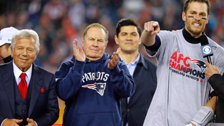 LOOK: Tom Brady is finally reunited with his stolen Super Bowl jerseys