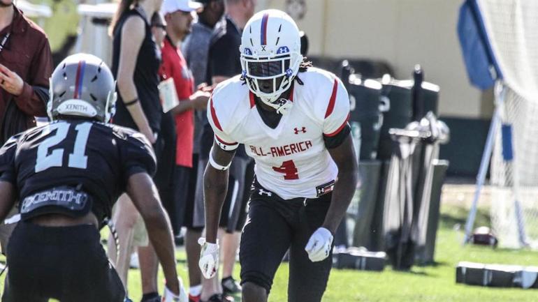 Florida signs 4-star WR James Robinson following possession charges