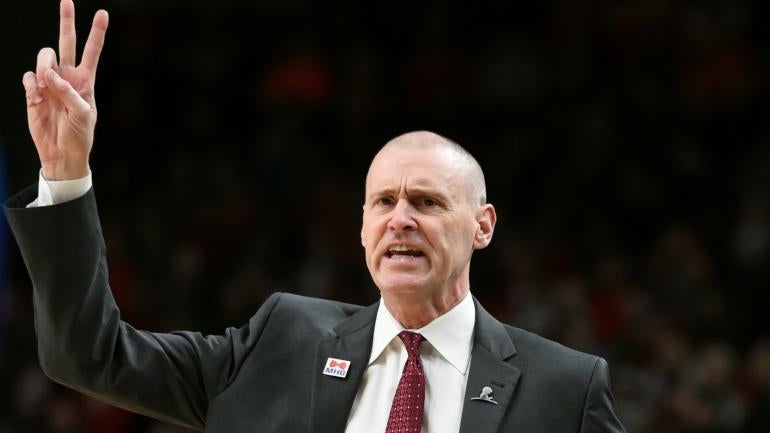 Here's why NBA coaches are wearing bow tie pins for the rest of the season