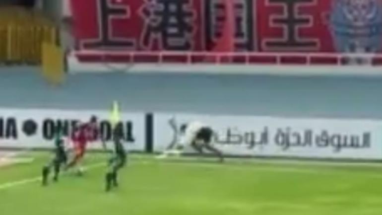WATCH: Ex-Chelsea star tricks linesman with his moves in AFC Champions League