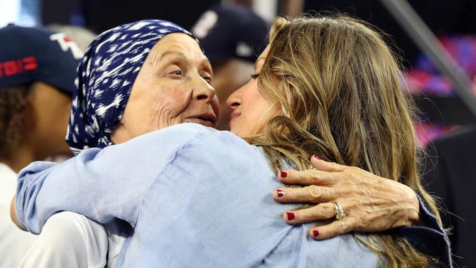 tom-brady-mom-gisele-bunchden-health-super-bowl-li.jpg