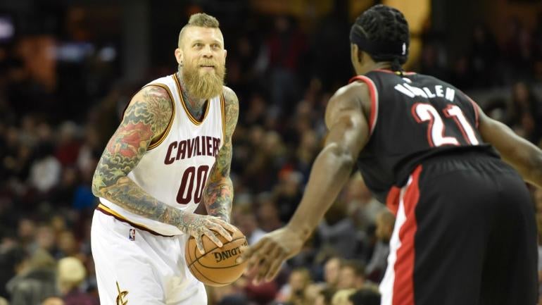 Cavs free up roster spot, save cash by trading injured Chris Andersen to Hornets
