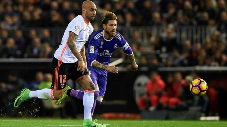 Real Madrid falls at Valencia, blows chance to cushion La Liga lead over Barcelona