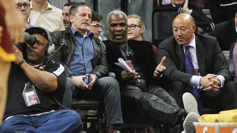 Oakley sits next to Gilbert at Knicks-Cavs game; LeBron says he's 'like an uncle'
