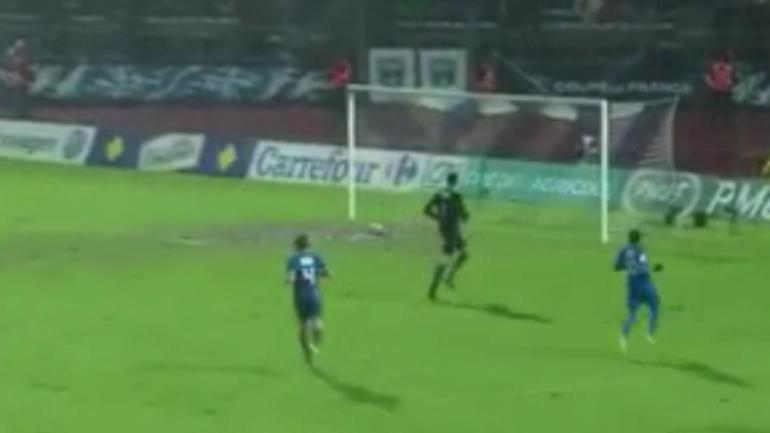 WATCH: Ball rolling toward empty net gets stuck in the mud, costing PSG a goal