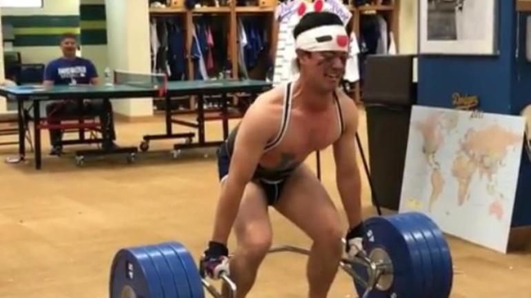 WATCH: Dodgers interpreter deadlifts 405 pounds after challenge from players