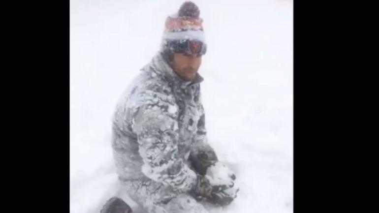 WATCH: Jay Cutler rocks a Bears hat while happily playing in the snow
