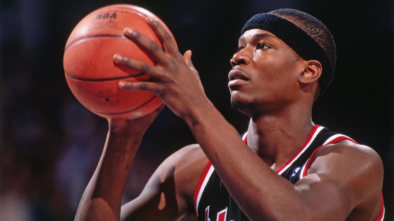 Ex-Blazers forward Cliff Robinson remains hospitalized after 'minor brain hemorrhage'