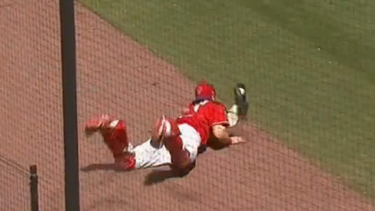 WATCH: Phillies catcher Ryan Hanigan gets an assist to himself on foul catch
