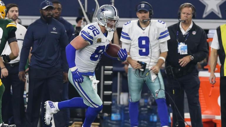 Tony Romo reportedly taking Cowboys saga 'very personally,' not a fan of 'Team Dak'